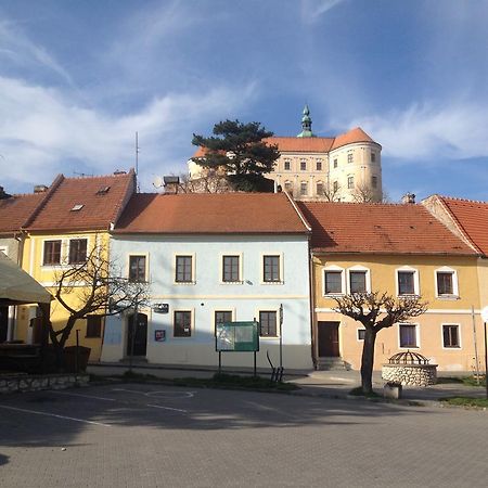 Pension Fajka Микулов Экстерьер фото