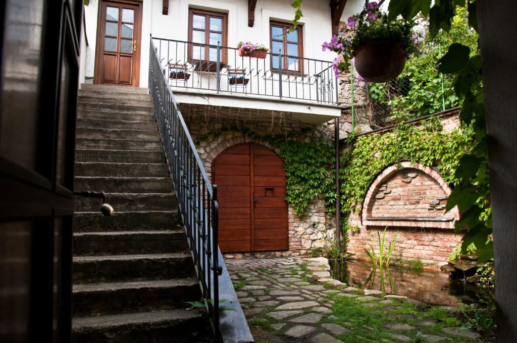 Pension Fajka Микулов Экстерьер фото