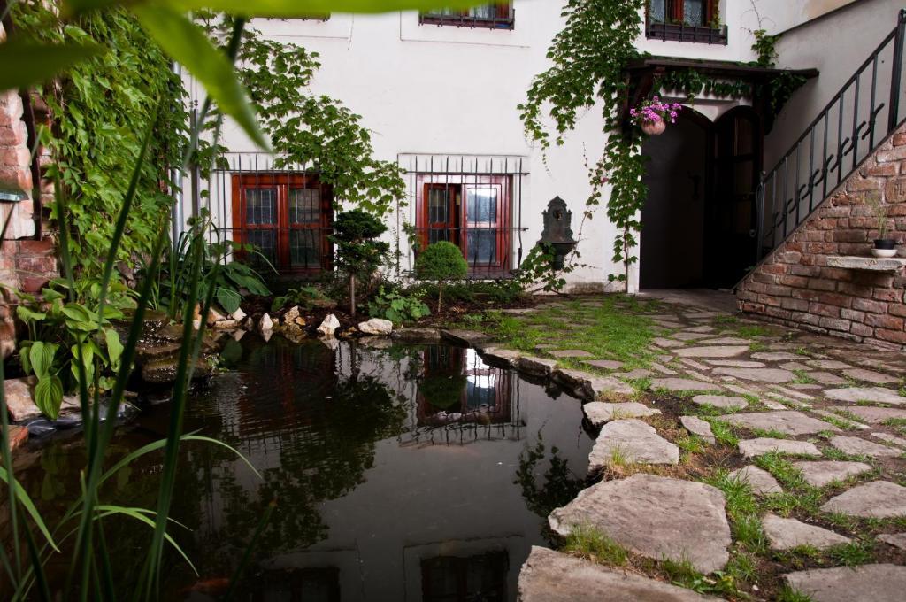 Pension Fajka Микулов Экстерьер фото